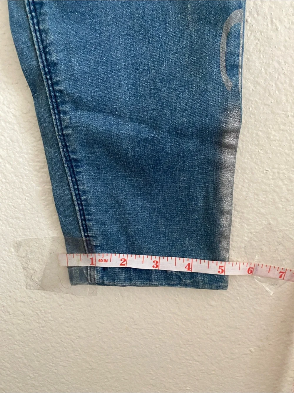 BEBÉ  Skinny Jeans in Faded Blue Stretch. Size 29